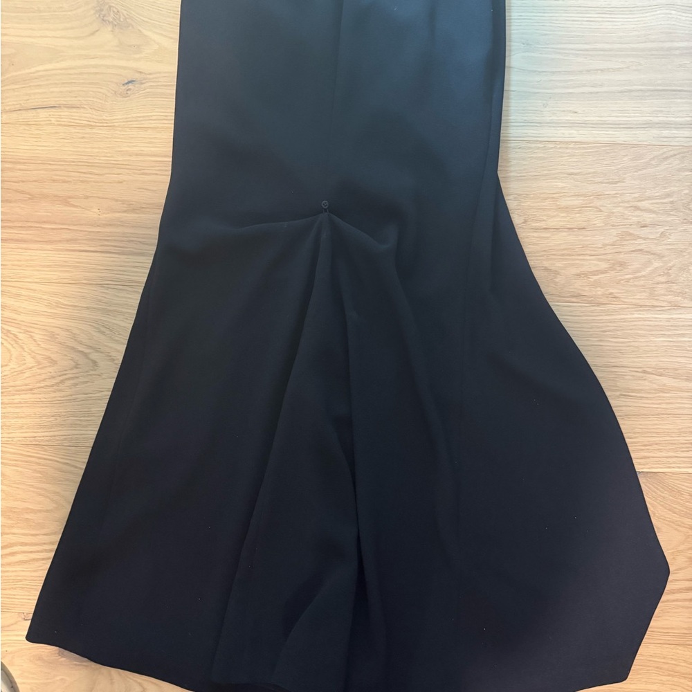 Elegant Black Evening Gown - Picture 4 of 8